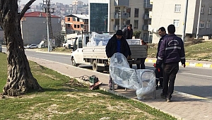 Dilovası Belediyesi’nden caddelere dinlenme bankları