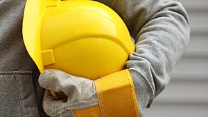 İşçilerin çalıştığı balkon çöktü!