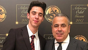 Rekortmen Berkay ödülünü aldı