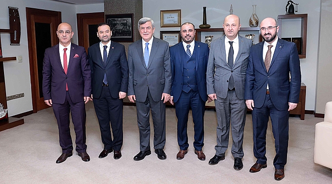 “Siyaset, insanı daha mutlu etmektir”