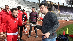 Bir tepsi baklavada Gebzespor’a