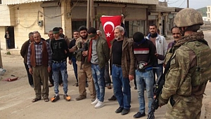 Halk teröristleri teslim ediyor