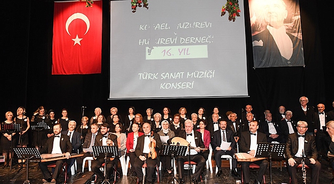 Huzurevi korosundan anlamlı konser