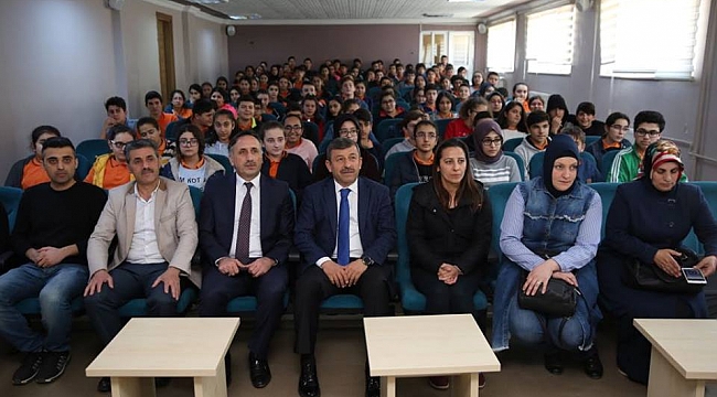 Karabacak öğrenciler ile buluştu