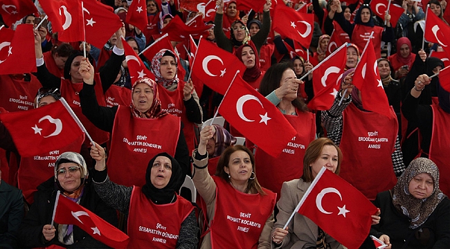 Kocaelili kadınlar 8 Mart’ı tek yürek kutladı