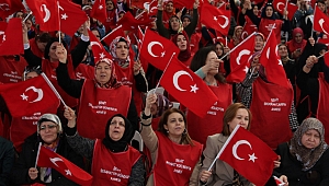 Kocaelili kadınlar 8 Mart’ı tek yürek kutladı