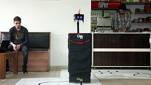 Liseliler garson robot üretti