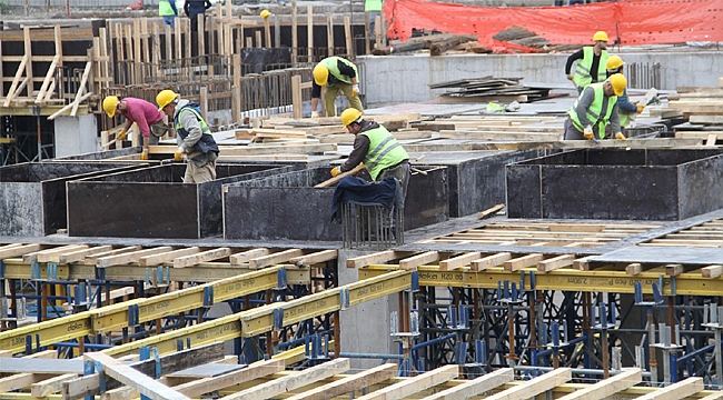 Meydan ve otopark projesinde çalışmalar devam ediyor