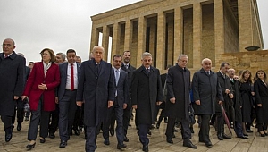 MHP heyeti Anıtkabir'de