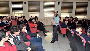 Öğrencilere karikatür yarışması anlatıldı