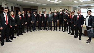 "Tarihe ışık tutacak yapıtlar yapmalıyız"