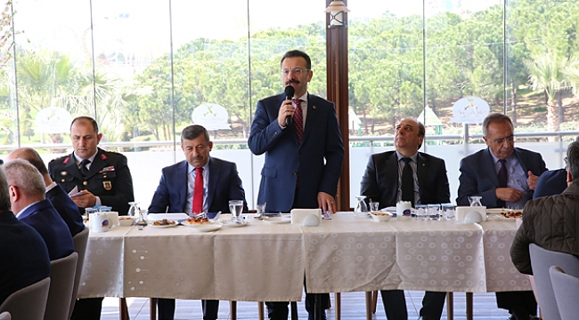 Vali Aksoy Darıca’da muhtarlarla bir araya geldi