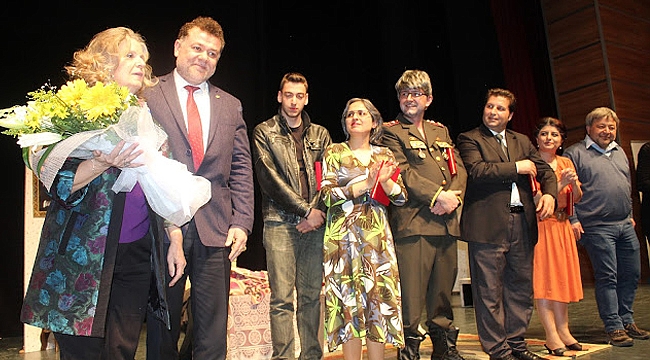 Yas-Der yaşlıları Aziz Nesin ile güldürdü