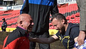 3. Lig geldi, secdeye kapandı!