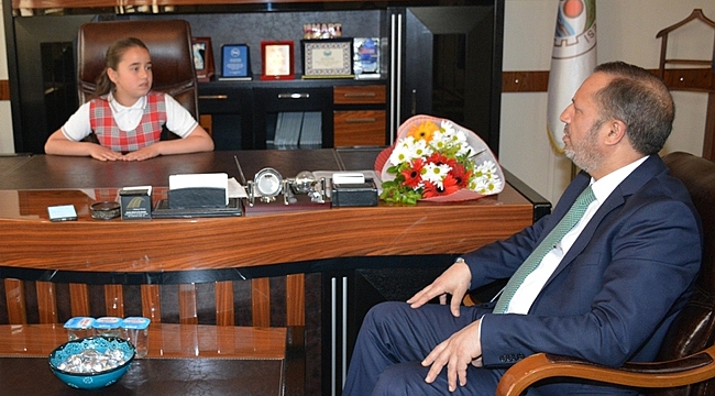 Başkan Toltar, koltuğunu Küçük İrem'e bıraktı