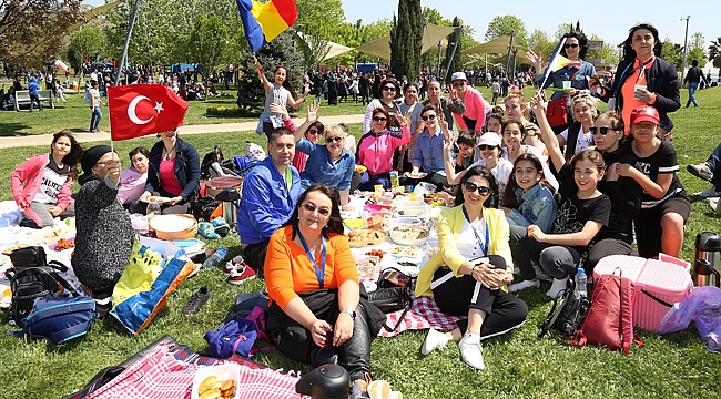 Dünya çocukları piknikte buluştu