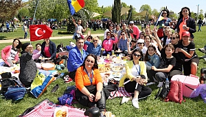 Dünya çocukları piknikte buluştu