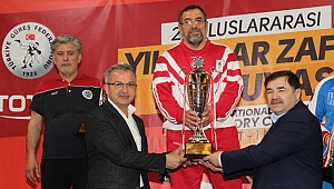 Güreşin yıldızlarına ödüller Köşker'den