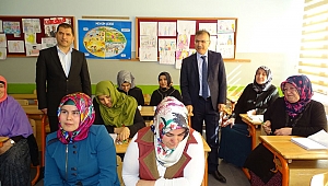 Kaymakam Gözen, okuma-yazma kurslarını ziyaret etti