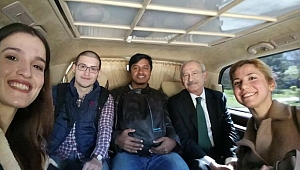 Kılıçdaroğlu, öğrencileri aracıyla okula bıraktı