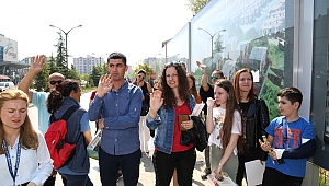 Misafir çocuklar gözyaşlarıyla ülkelerine döndü