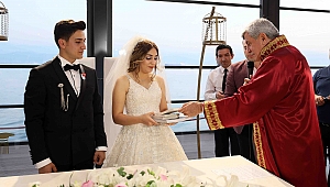 Önce kitap seti, sonra nikâh defteri