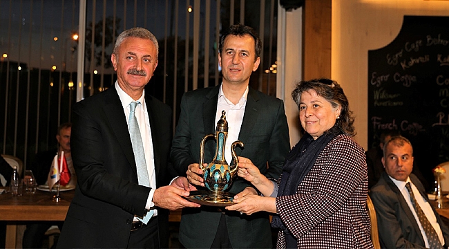 Rektörü sanayiciler uğurladı