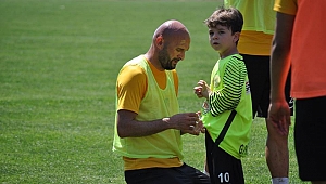 Sürpriz misafir: Emir Kokoç