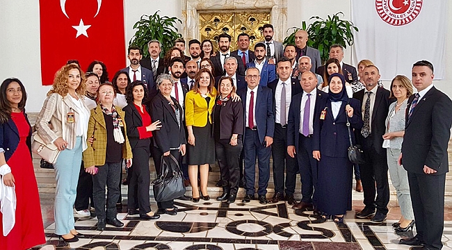 Tarhan, partililerini mecliste ağırladı
