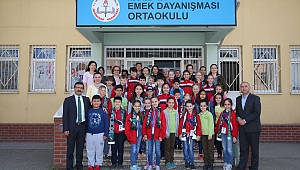 Tataristanlı çocuklara Kocaelispor atkılı karşılama