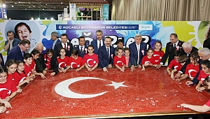 Türk Bayrağını 1920 çocuk tamamladı