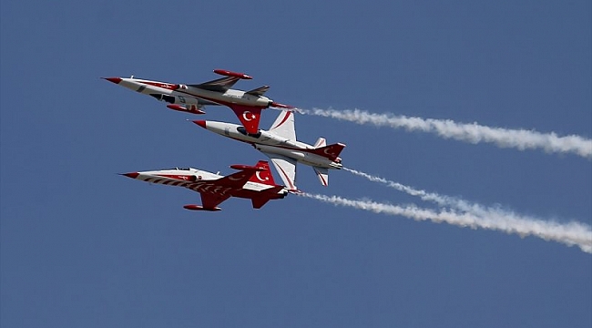 Türk Yıldızları'ndan gösteri