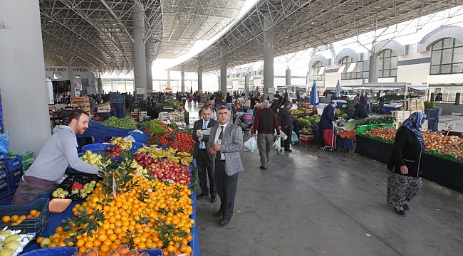 Vatandaş, pazara yol parası vermeden gidiyor