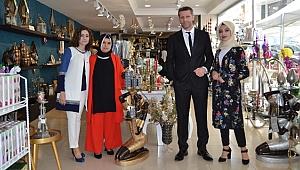 Vitrin Accessory bir yaşında