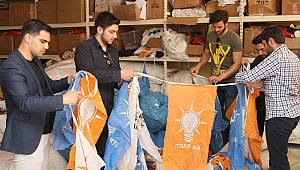 AK Gençler bayrakları hazırladı