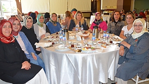 AK Kadınlar, anneleri unutmadı