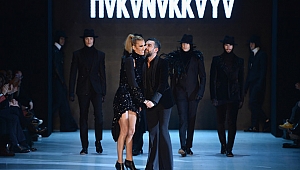 Akkaya, Şikel'i övdü