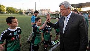 Başkan Karaosmanoğlu amatörü önemsiyor