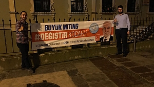 Bir gecede 300 pankart astılar