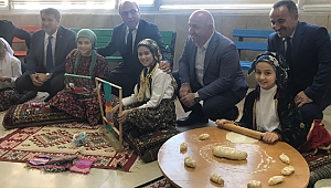 Bıyık, İmam Hatip Lisesi’nde sergiye katıldı