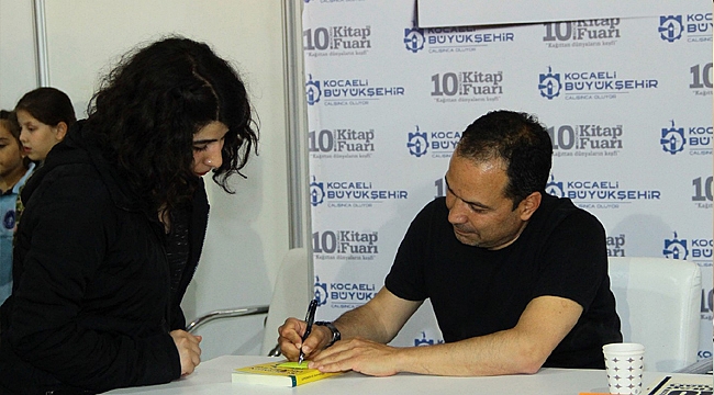 “Bu ülkenin geleceği kitapların içindedir”