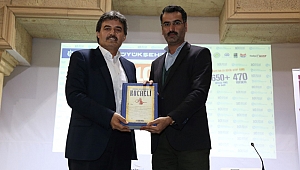 "Büyük fikir adamları aynı zamanda büyük şairlerdi"