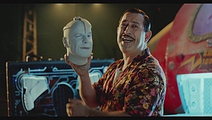 Cem Yılmaz’dan Arif v 216’yı kaçıranlara müjde!