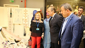 Darıcalı kursiyerler eserlerini sergiliyor