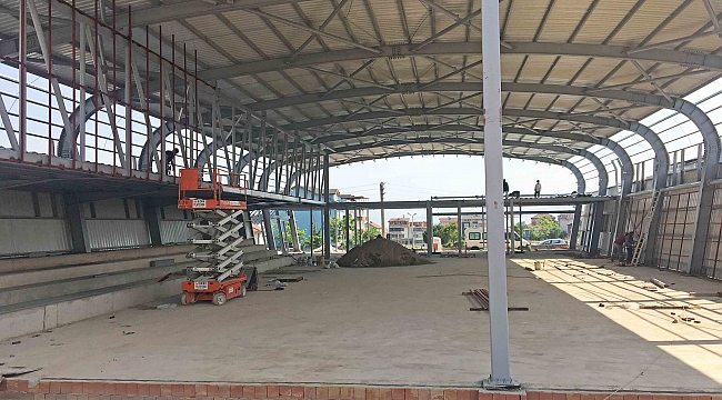 Derince İHL Spor Salonu şekilleniyor