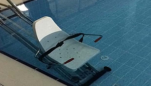 Engelli yüzücülere havuz asansörü