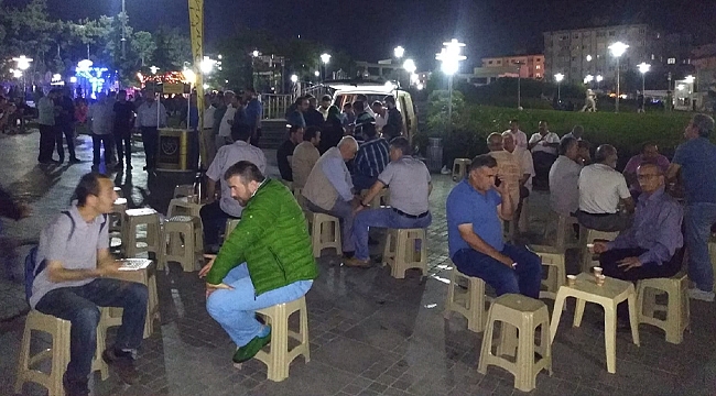 Erbakan Vakfı'ndan çay ikramı
