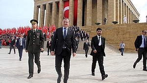 Gençler Anıtkabir'de