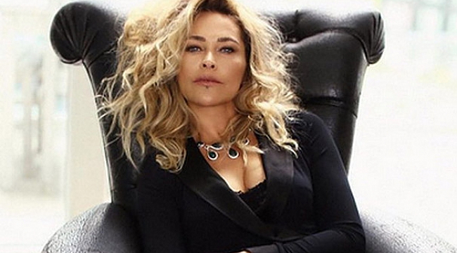 Hülya Avşar'ın ıssız ada listesi!