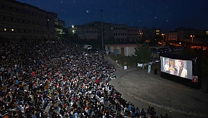 KOÜ’lü öğrenciler ‘'Neşeli Günler” filmini izledi